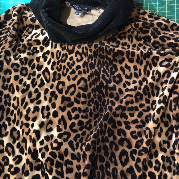 EUC Women’s Velour Leopard Print Pullover Sweater - Picture 3 of 10